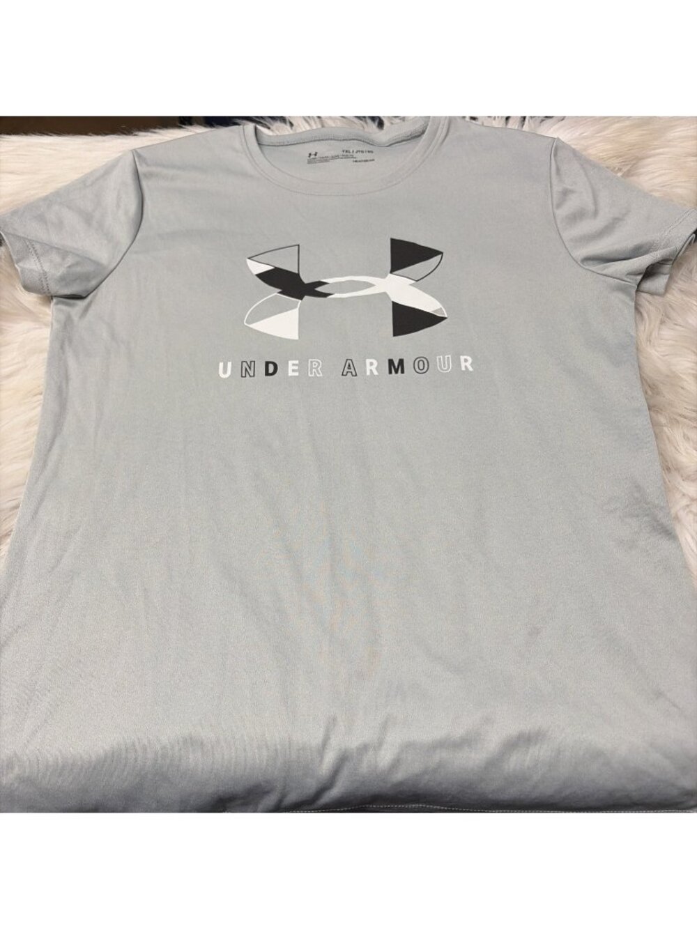 Under Armour Heat Gear Girls XL Loose Fit Tee Center Logo